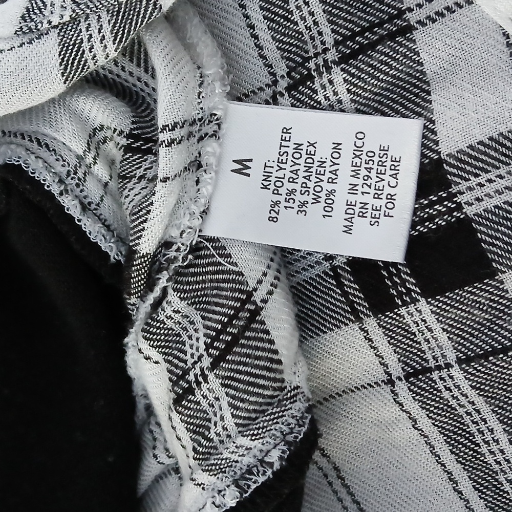 Westport Black Top with White Accent - Picture 5 of 5